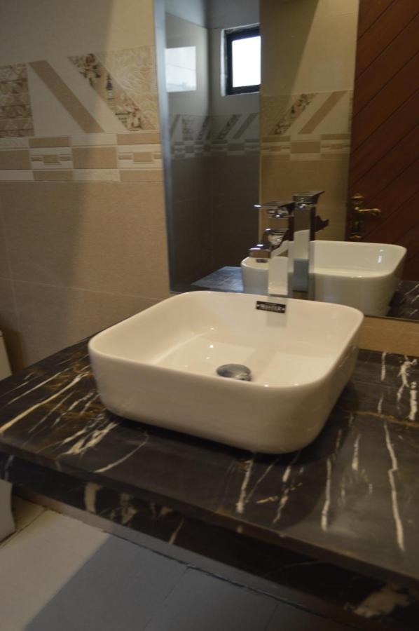 Rose Valet Guest House Islamabad Zewnętrze zdjęcie